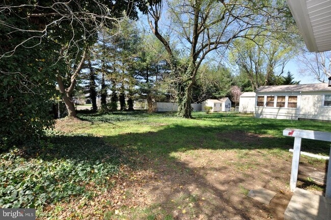 Building Photo - 432 N Coles Ave