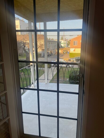 Balcony - 4407 Ensign Ave
