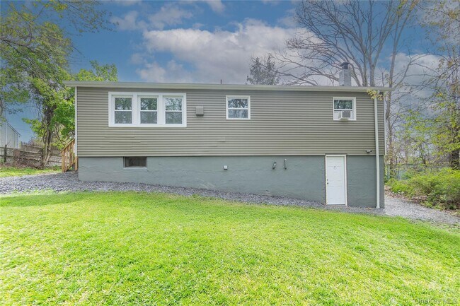 Building Photo - 55 Elk Rd