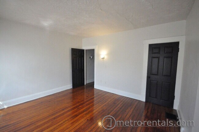 Building Photo - 204 Summit St