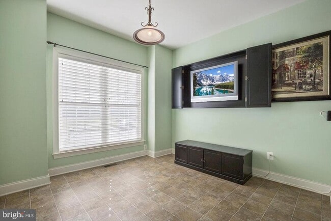 Building Photo - 25593 Creek Run Terrace