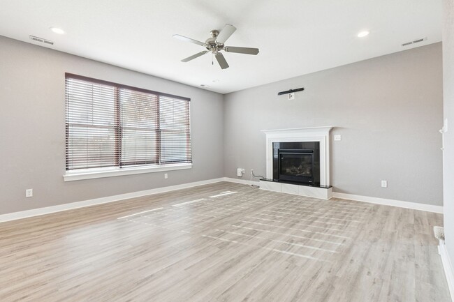 Building Photo - 4 bed/2.5 bath Ready Now- Norfolk