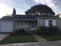 Building Photo - Charming 2 Bedroom Home Close to Downtown