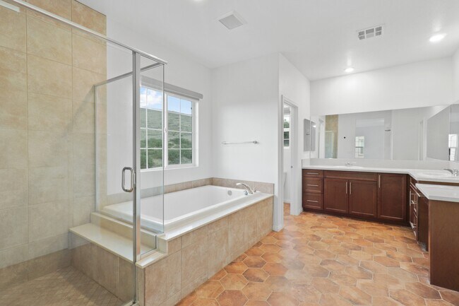 Building Photo - 3511 Pear Ct