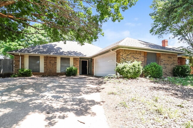 Building Photo - 4900 Barberry Dr