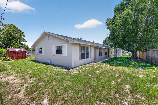 Building Photo - 3943 Roan Ct W