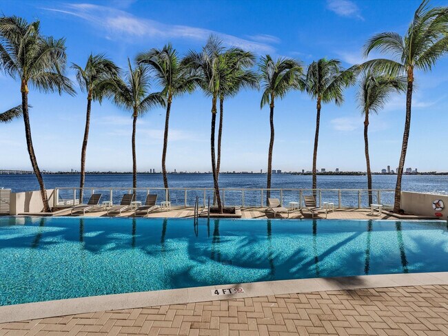 Building Photo - 665 NE 25th St