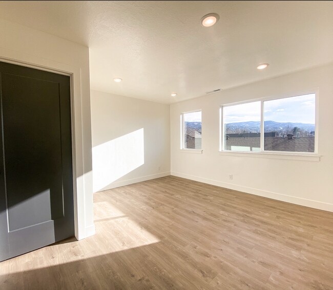 Building Photo - 2061 S Main St