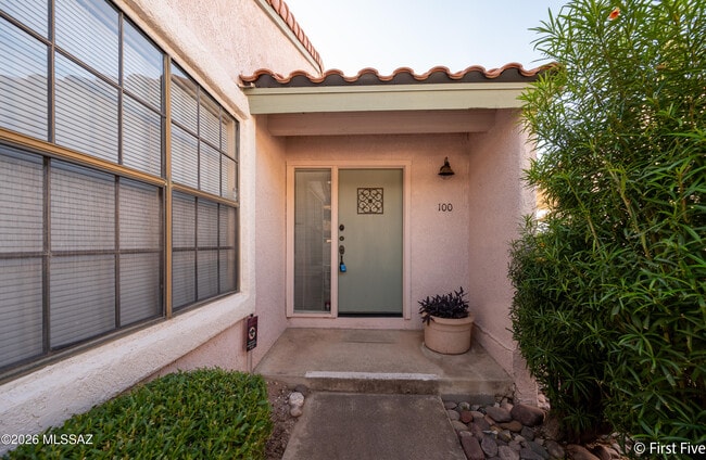 Building Photo - 6470 N Tierra De Las Catalinas
