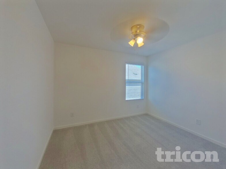 Building Photo - 10700 Dusty Rnch Rd