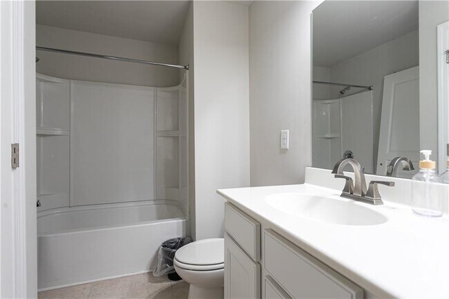Building Photo - 302 Pebblestone Ln