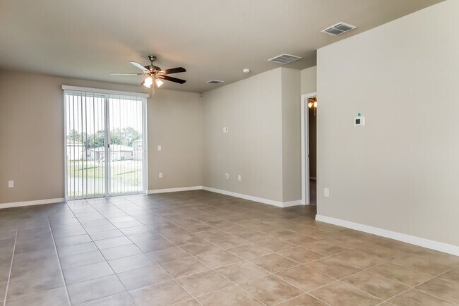 Building Photo - 824 Rivers Crossing St