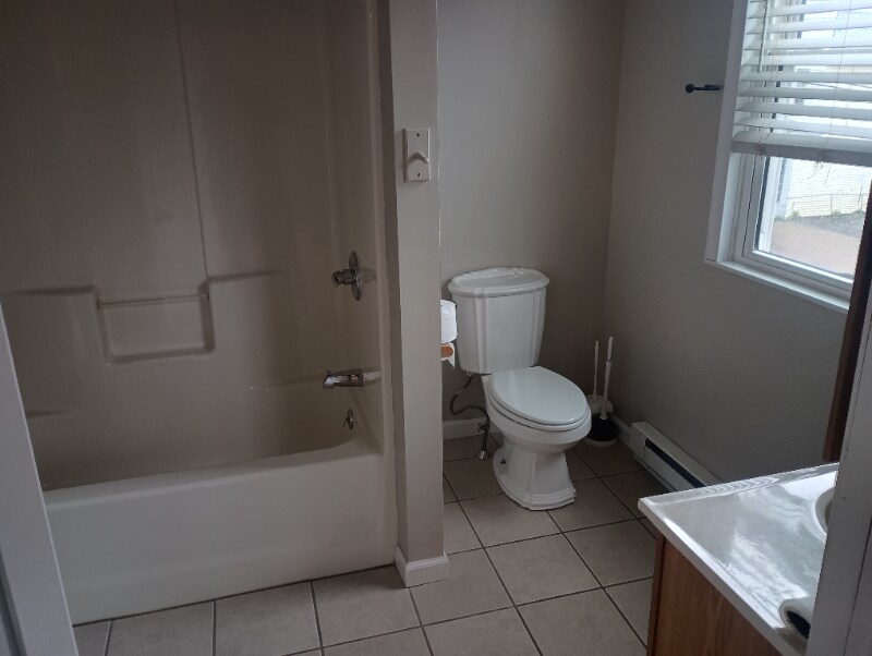 Building Photo - 730 Main St