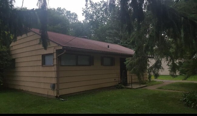 Building Photo - 1210 Blaine Dr