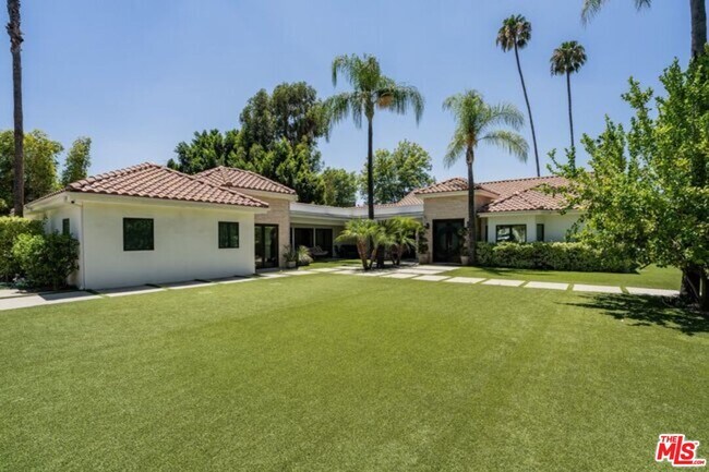 Building Photo - 17520 Embassy Dr