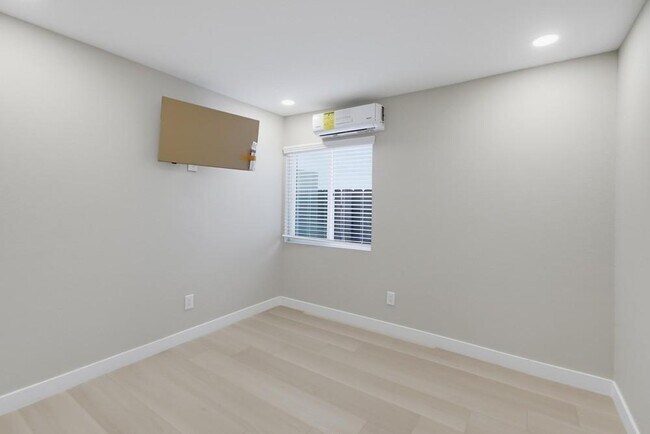 Building Photo - 7993 Montara Ave