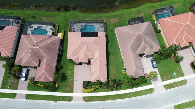 Building Photo - 923 SW Grand Reserves Blvd