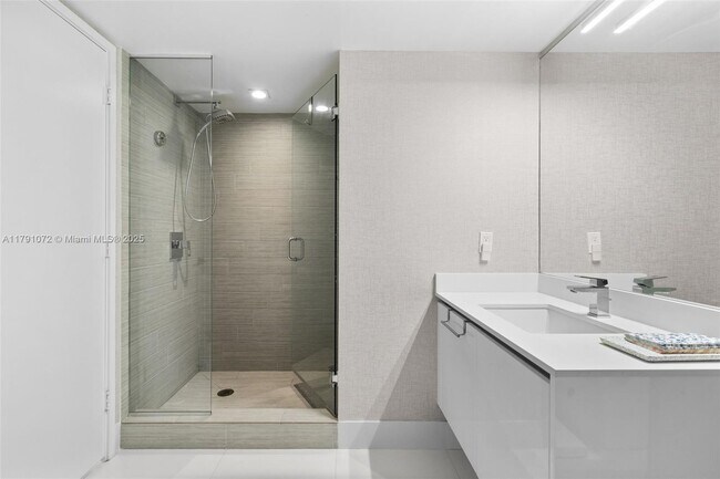 Building Photo - 300 Sunny Isles Blvd