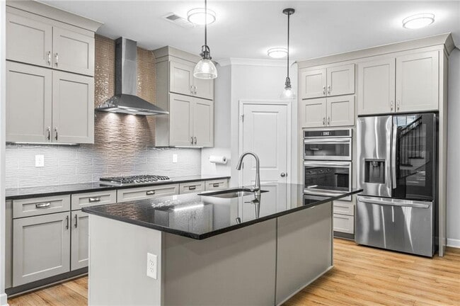 Building Photo - 421 Retreat Ln