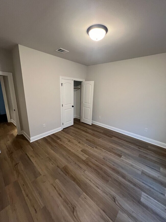 Building Photo - 17 Venecia Ct