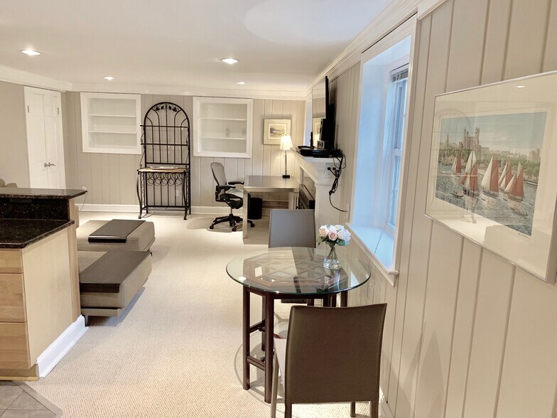 Building Photo - 3828 Cathedral Ave NW