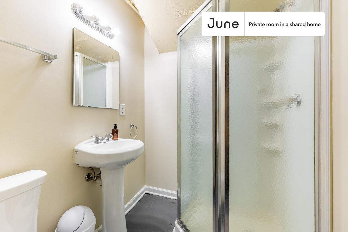 Building Photo - Room in Shared 4 bed/2 bath home in Dupont Circle