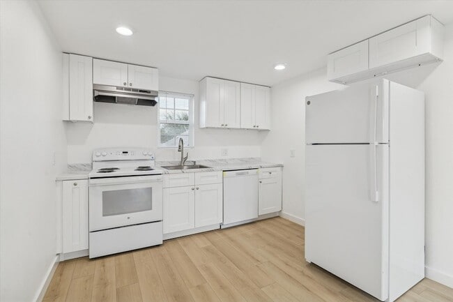 Building Photo - 711 E 32nd St