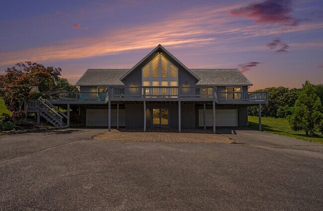 Building Photo - 209 Casparus Way