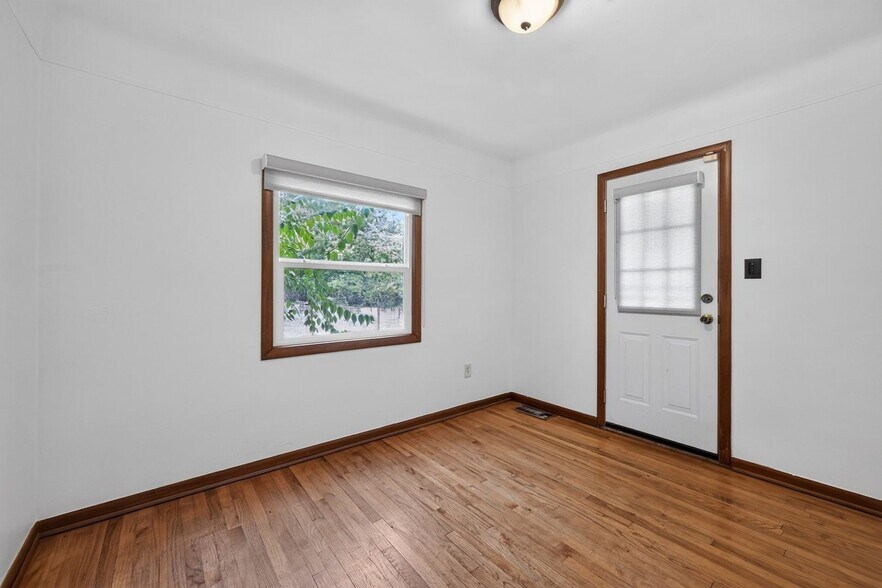 Building Photo - 20880 Avon Ln