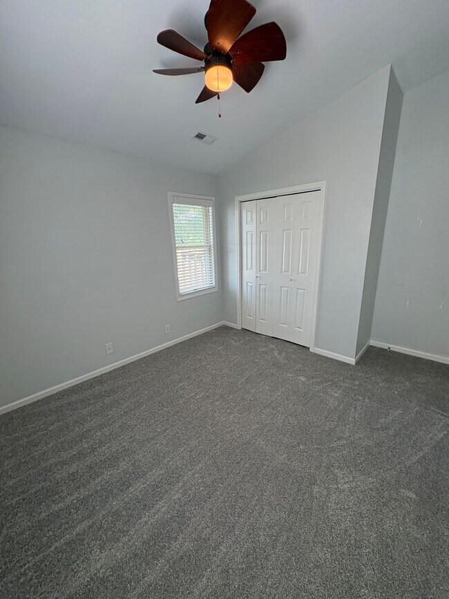 Building Photo - 120 Grn Mdws Rd