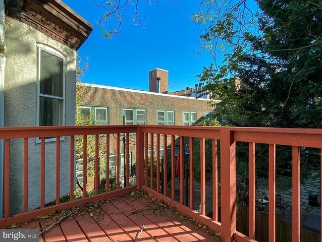 Building Photo - 1728 Mt Vernon St