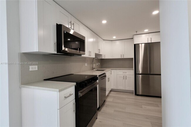 Building Photo - 20515 E Country Club Dr