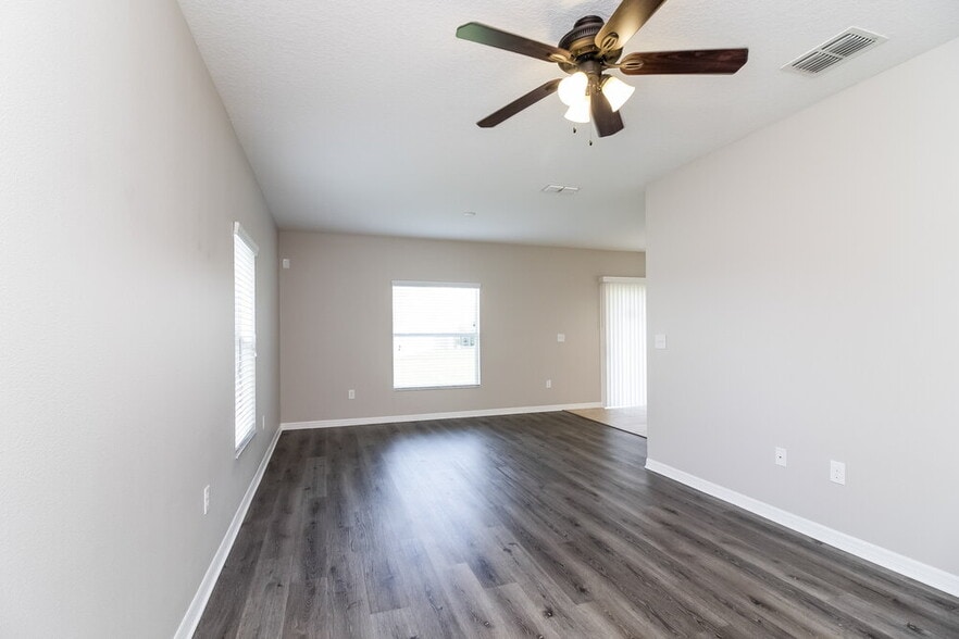 Building Photo - 1021 Seminole Sky Dr