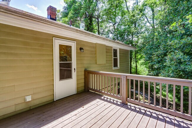 Building Photo - 4605 Greenwood Dr
