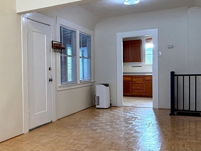 Building Photo - Cozy 2+bdrm/1 bath home w/a huge basement, washer/dryer, & off street pkg, space in the heart of ...