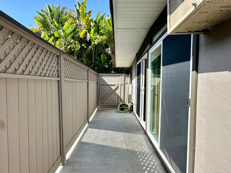 Building Photo - 264 Del Gado Rd