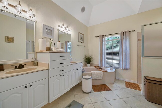 Building Photo - 19 Hoffer St