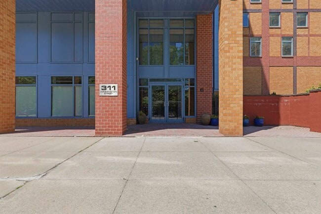 Building Photo - 311 Washington St