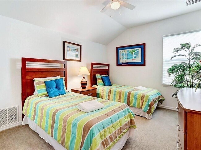 Building Photo - 153 Vizcay Way