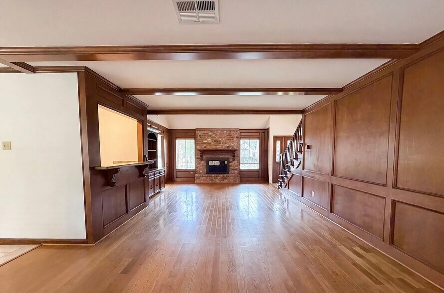 Building Photo - 5614 Spanish Oak Dr