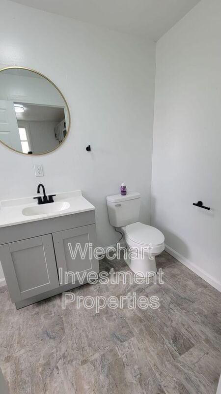 Building Photo - 325 S Pierce St