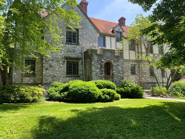 Primary Photo - 100 Mcdowell Rd