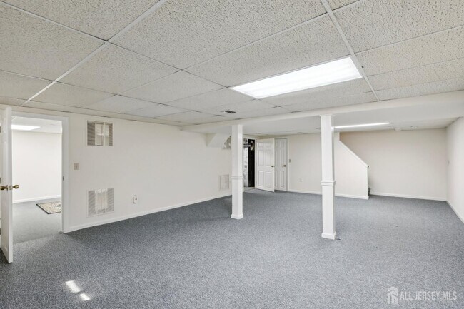 Building Photo - 12 Titus Ln
