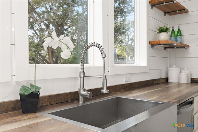 Building Photo - 2301 Wegner Rd