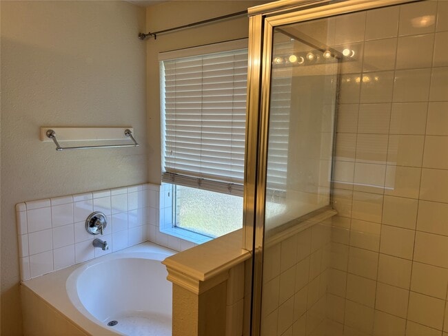 Building Photo - 3526 Glenhill Dr