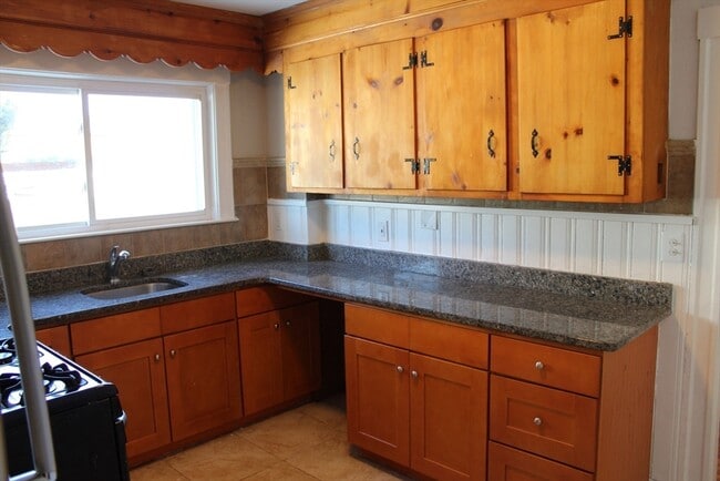 Building Photo - 18 Sherwood Rd