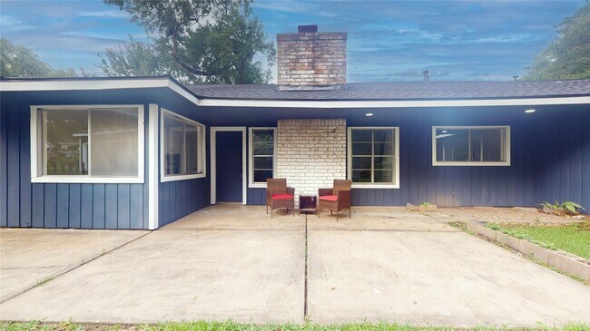 Building Photo - 811 Devonport Ln