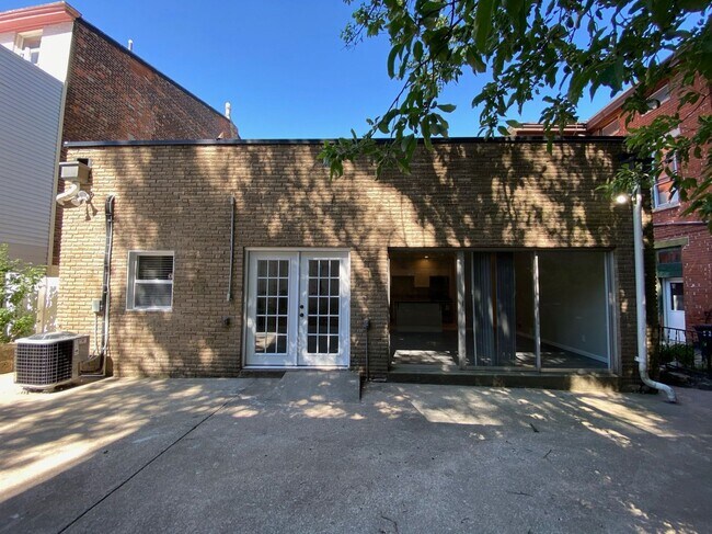 Building Photo - 2822 Jefferson Ave