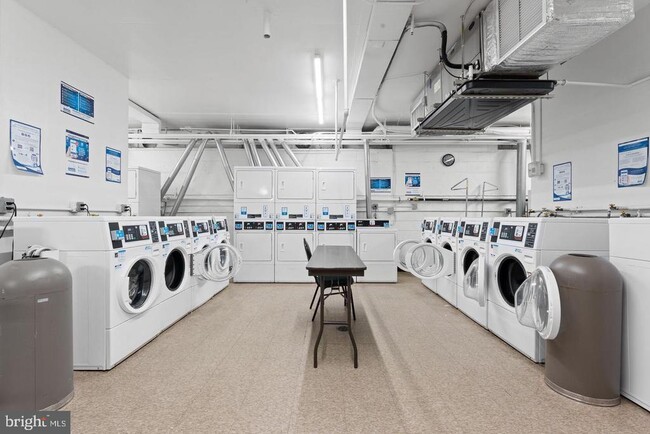 Building Photo - 1030 E Lancaster Ave