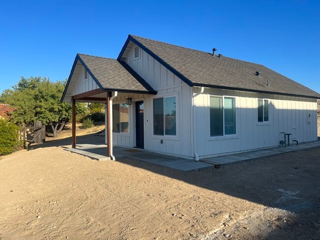 Building Photo - 736 Renate Way